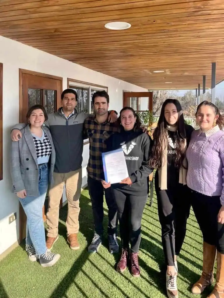 Equipo de Ecoterra Firmamos el primer compromiso corporativo en Chile a favor de las tecnologías de sexaje-in-ovo
