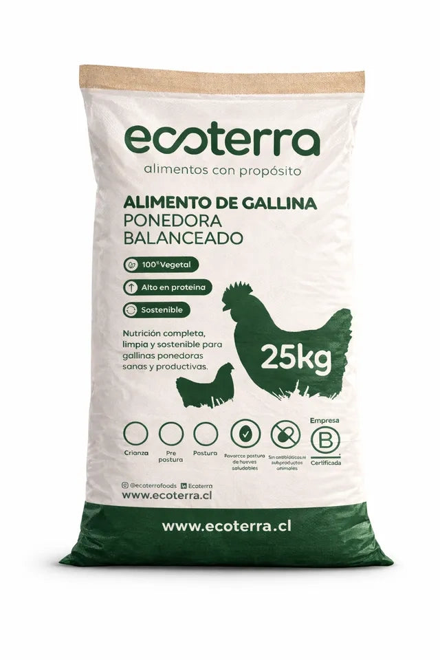 Saco de 25kg de alimento para gallinas ponedoras balanceado Ecoterra, 100% vegetal, alto en proteína y libre de antibióticos para favorecer la postura saludable de huevos.